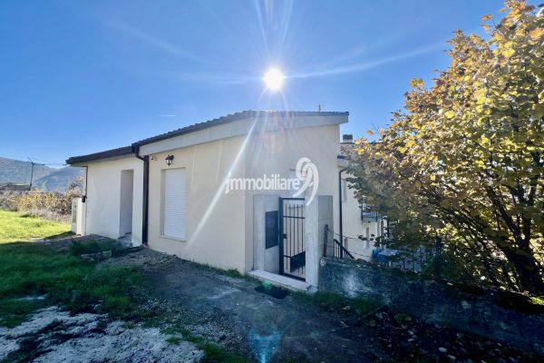 Arischia: porzione di tri-familiare di nuova costruzione